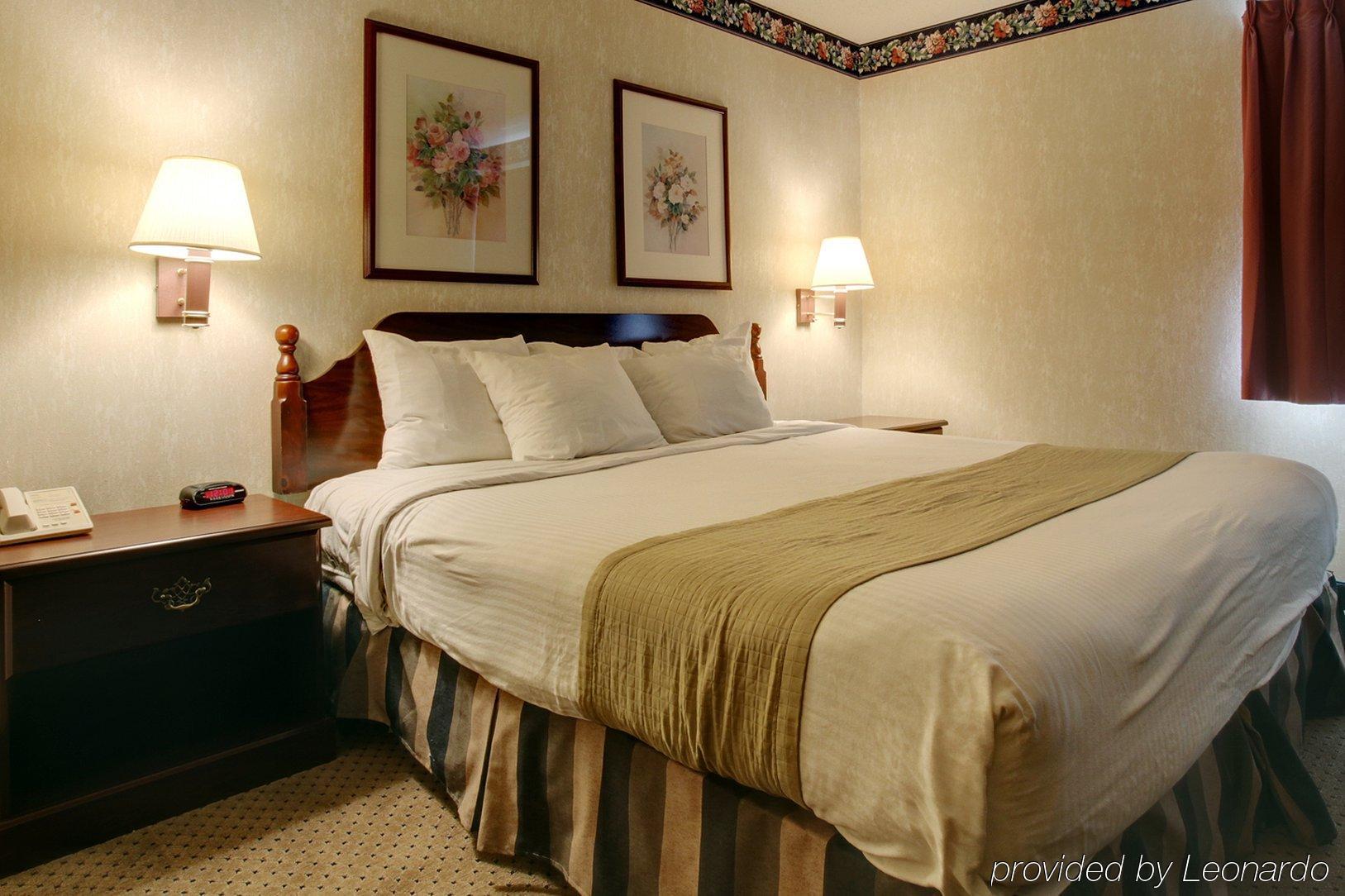 Americas Best Value Inn And Suites Saint Charles Room photo
